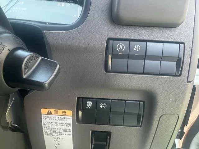 キャンター(三菱)Wキャブ　２ｔ　５ＭＴ登録済未使用車 18