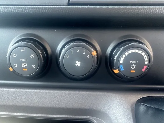 キャンター(三菱)Wキャブ　２ｔ　５ＭＴ登録済未使用車 24