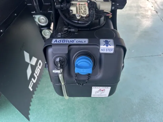 キャンター(三菱)Wキャブ　２ｔ　５ＭＴ登録済未使用車 8