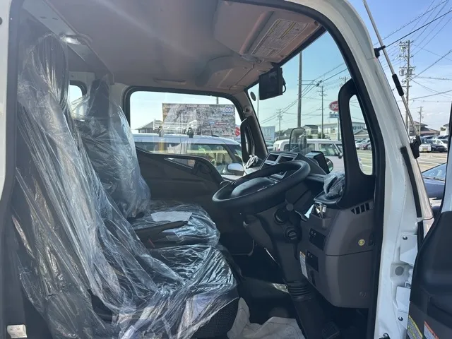 キャンター(三菱)Wキャブ　２ｔ　５ＭＴレンタ登録済未使用車 28