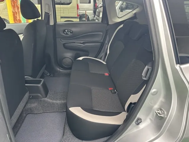 ノート(ニッサン)eパワーB中古車 4