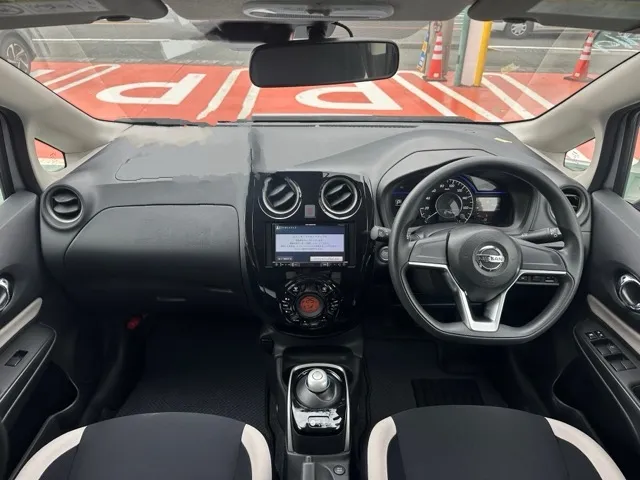 ノート(ニッサン)eパワーB中古車 5