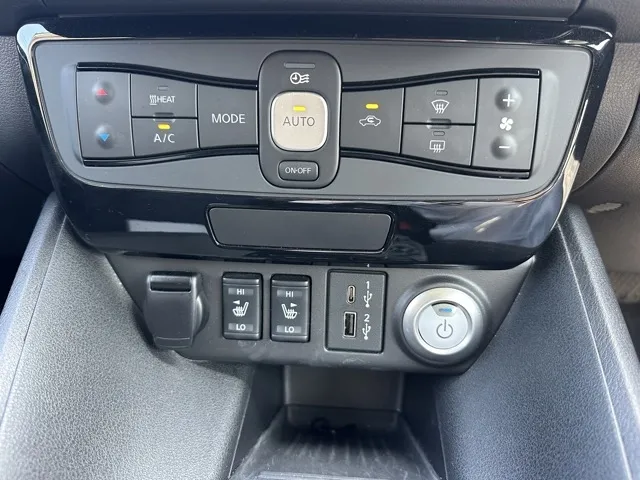 リーフ(ニッサン)Ｘ中古車 22