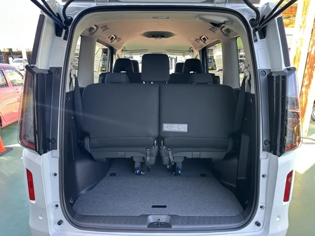 セレナ(ニッサン)X アラウンドビューモニター 左PSD登録済未使用車 10