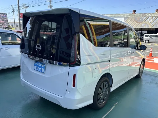 セレナ(ニッサン)X アラウンドビューモニター 左PSD登録済未使用車 11