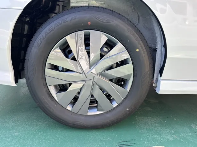 セレナ(ニッサン)X アラウンドビューモニター 左PSD登録済未使用車 12