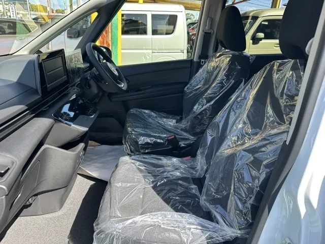 セレナ(ニッサン)X アラウンドビューモニター 左PSD登録済未使用車 2