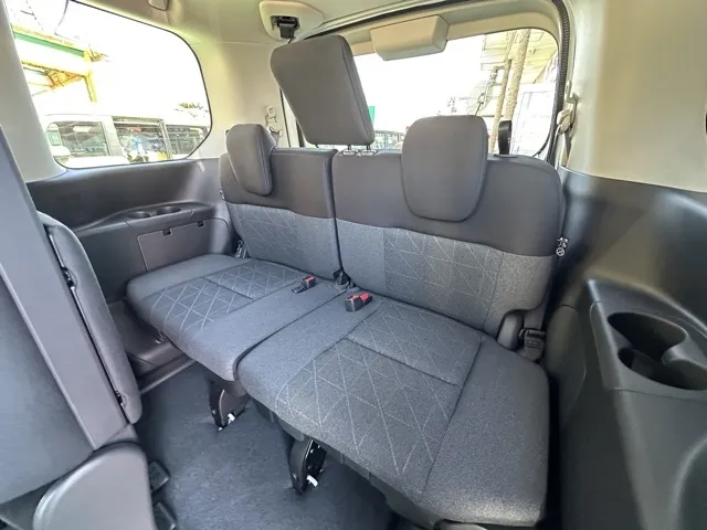 セレナ(ニッサン)X アラウンドビューモニター 左PSD登録済未使用車 4