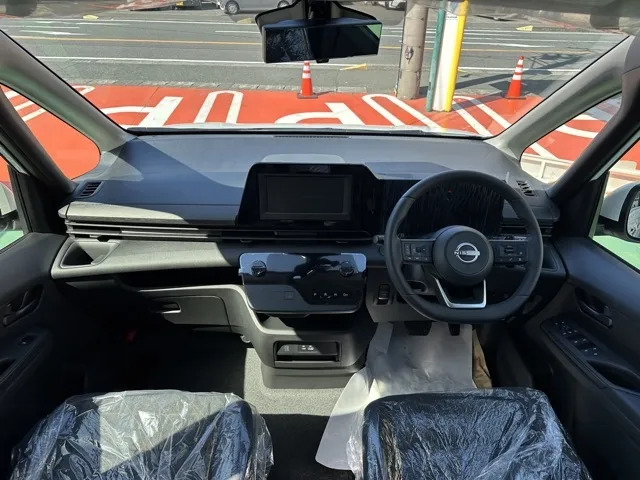 セレナ(ニッサン)X アラウンドビューモニター 左PSD登録済未使用車 5