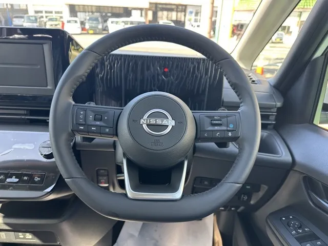 セレナ(ニッサン)X アラウンドビューモニター 左PSD登録済未使用車 6