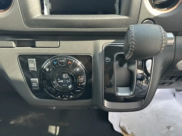キャラバン(ニッサン)2.0 ロングGRANDプレミアム GX登録済未使用車 19