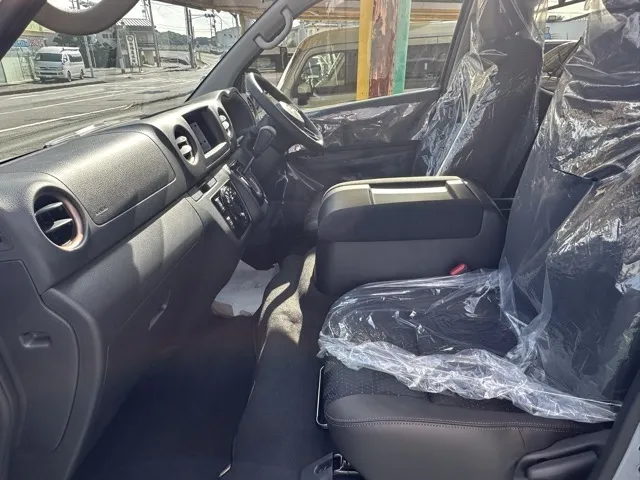 キャラバン(ニッサン)2.0 ロングGRANDプレミアム GX登録済未使用車 3