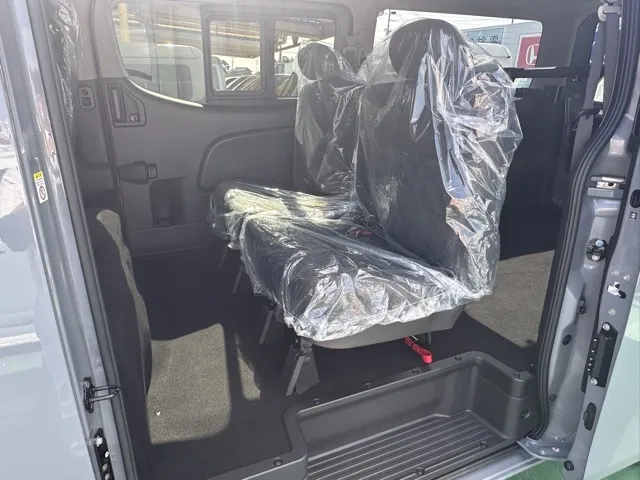 キャラバン(ニッサン)2.0 ロングGRANDプレミアム GX登録済未使用車 4