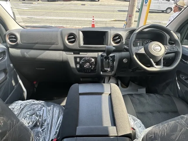 キャラバン(ニッサン)2.0 ロングGRANDプレミアム GX登録済未使用車 6