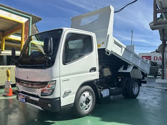 キャンター(三菱)全低床キョウカダンプ ３ｔレンタ登録済未使用車 1