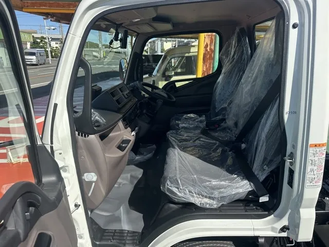 キャンター(三菱)全低床キョウカダンプ ３ｔレンタ登録済未使用車 3