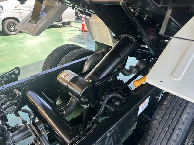 キャンター(三菱)全低床キョウカダンプ ３ｔレンタ登録済未使用車 6
