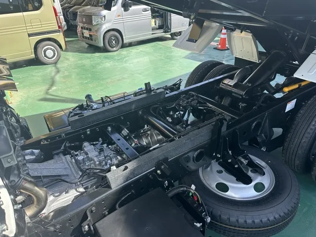 キャンター(三菱)全低床キョウカダンプ ３ｔレンタ登録済未使用車 7