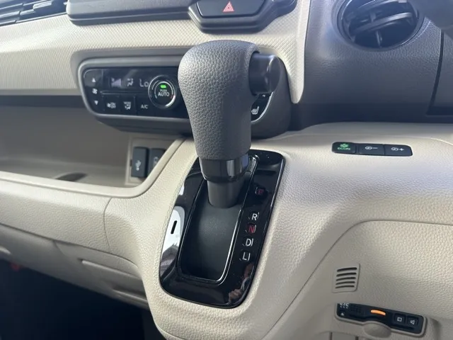 N-BOX(ホンダ)G-Lホンダセンシング中古車 17