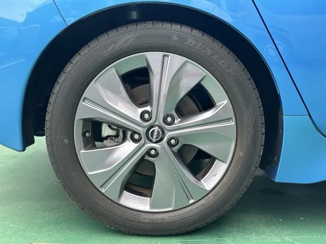 リーフ(ニッサン)アーバンクロム中古車 11