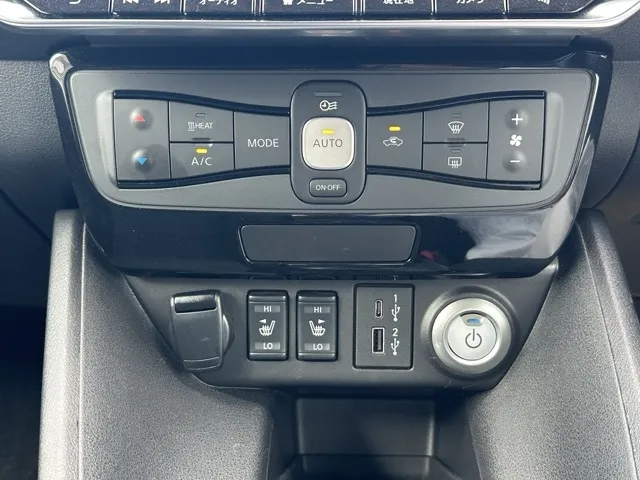 リーフ(ニッサン)アーバンクロム中古車 16