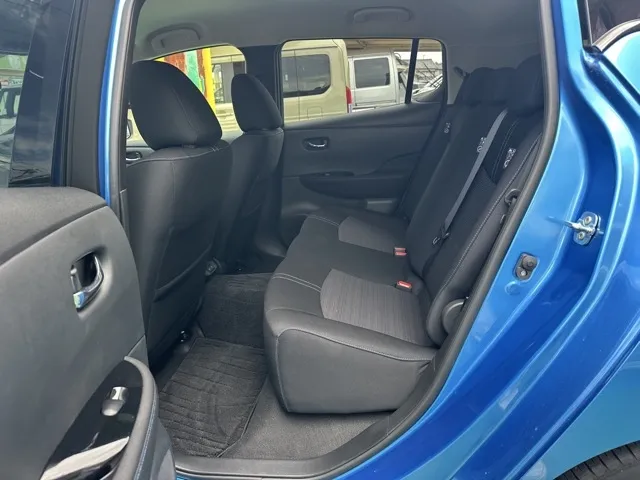 リーフ(ニッサン)アーバンクロム中古車 4