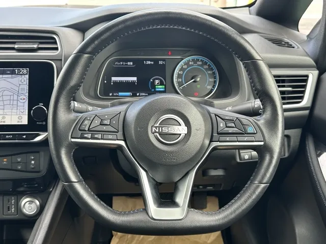 リーフ(ニッサン)アーバンクロム中古車 6