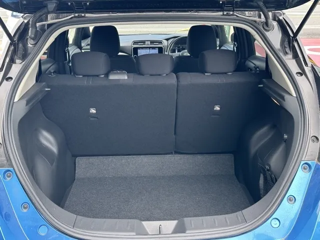 リーフ(ニッサン)アーバンクロム中古車 8