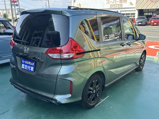 フリード(ホンダ)クロスター BLACK STYLE中古車 9