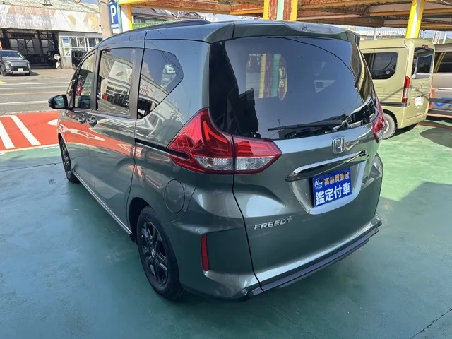 フリード(ホンダ)クロスター BLACK STYLE中古車 2
