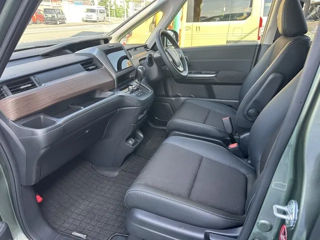 フリード(ホンダ)クロスター BLACK STYLE中古車 3