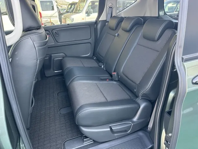 フリード(ホンダ)クロスター BLACK STYLE中古車 4