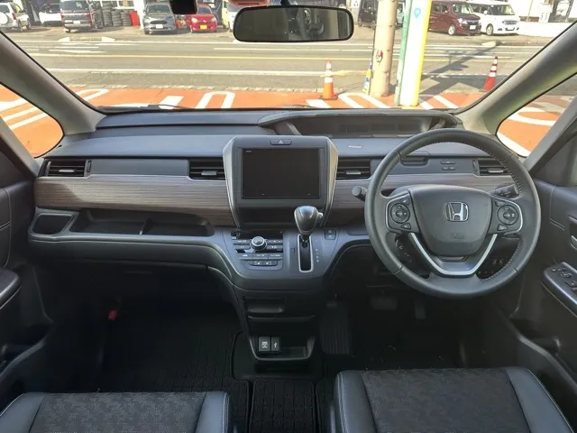 フリード(ホンダ)クロスター BLACK STYLE中古車 5