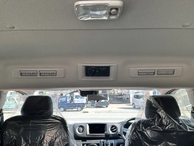 キャラバン(ニッサン)ロング プレミアムGX アウトドアブラックED登録済未使用車 11