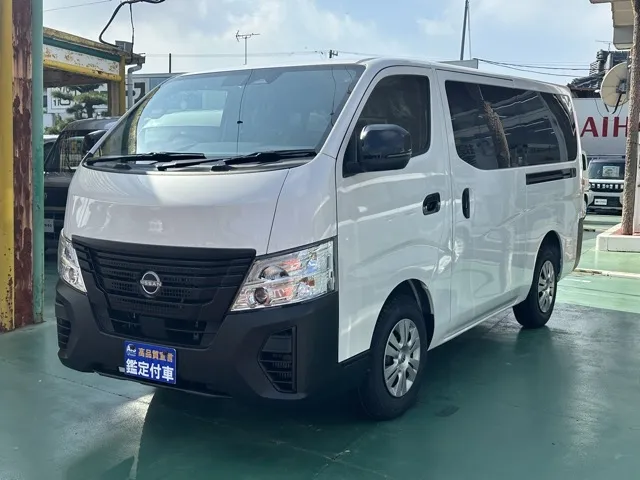 キャラバン(ニッサン)ロング プレミアムGX アウトドアブラックED登録済未使用車 1