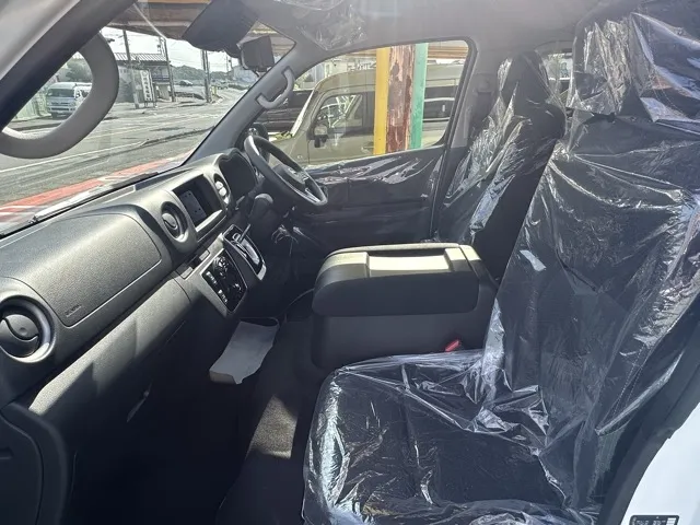 キャラバン(ニッサン)ロング プレミアムGX アウトドアブラックED登録済未使用車 3