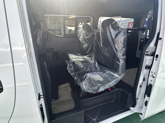 キャラバン(ニッサン)ロング プレミアムGX アウトドアブラックED登録済未使用車 4