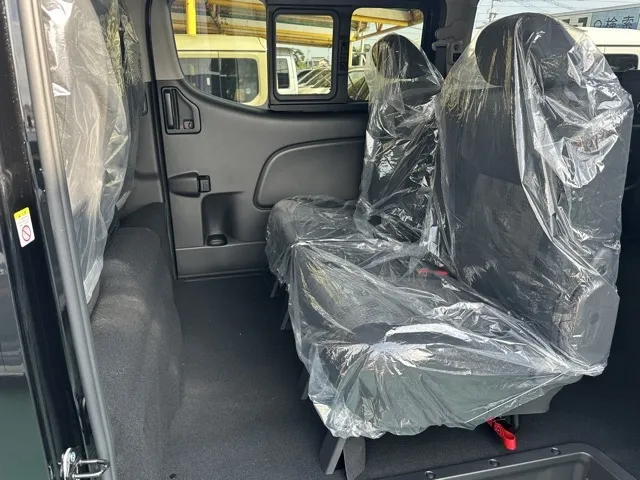 キャラバン(ニッサン)ロング プレミアムGX アウトドアブラックED登録済未使用車 4