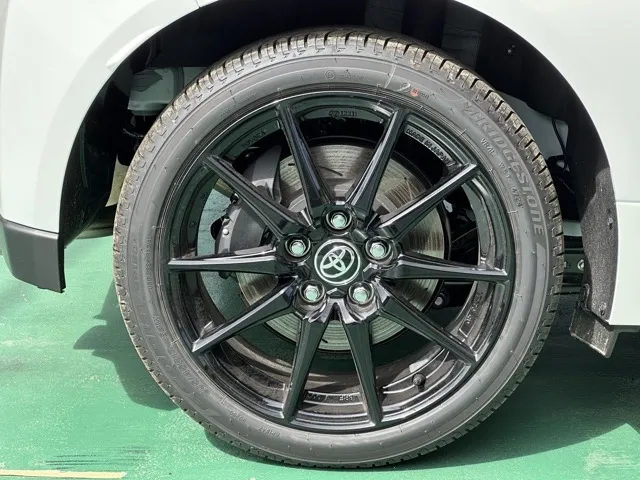 GRヤリス(トヨタ)RC ４WD 6MT登録済未使用車 10