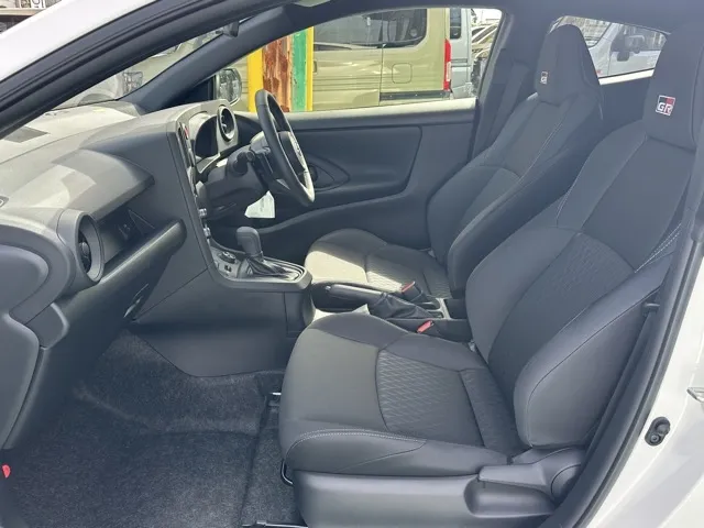 GRヤリス(トヨタ)RC ４WD 6MT登録済未使用車 3