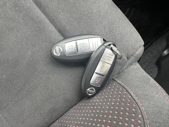 ノート(ニッサン)eパワー ニスモ中古車 16
