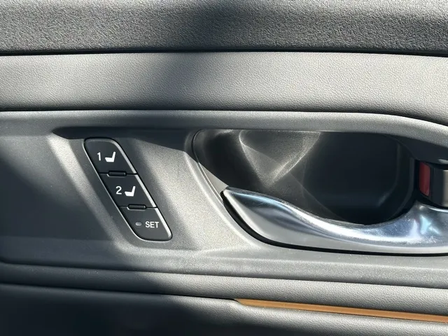 アコード(ホンダ)e：HEV中古車 16