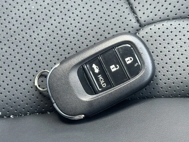 アコード(ホンダ)e：HEV中古車 25