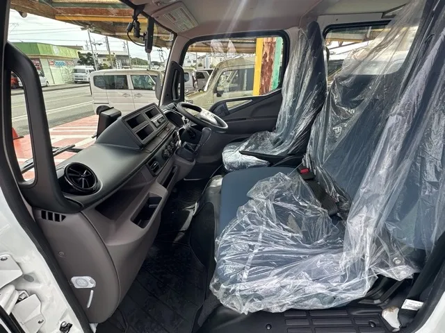 キャンター(三菱)Wキャブ　２ｔ　５ＭＴレンタ登録済未使用車 3
