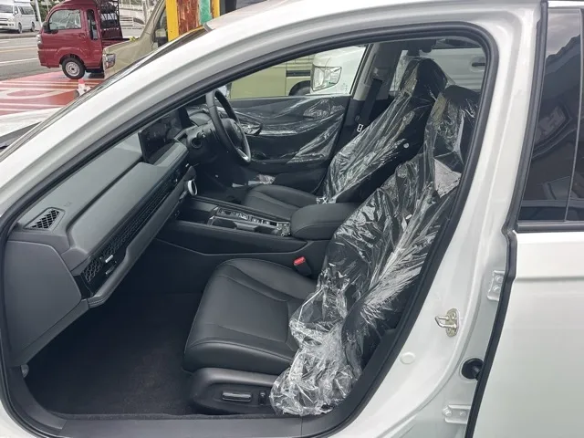 アコード(ホンダ)e：HEV登録済未使用車 3