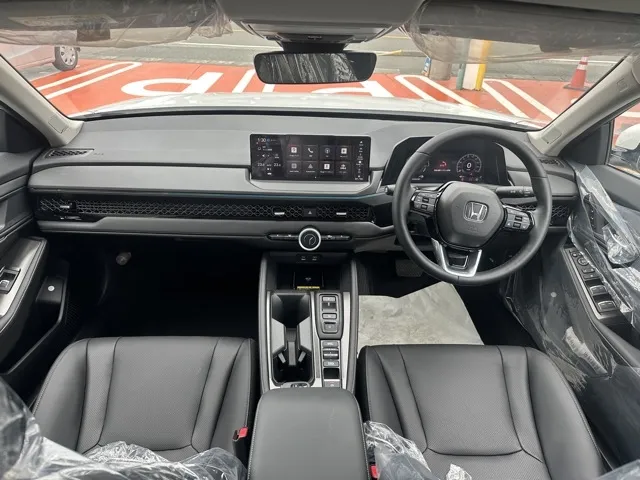 アコード(ホンダ)e：HEV登録済未使用車 6