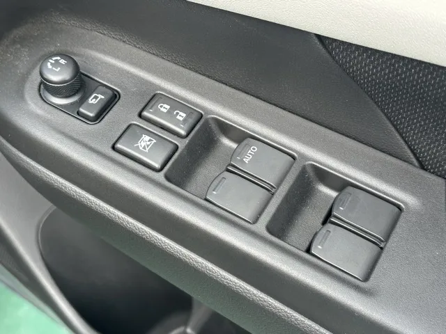 スイフト(スズキ)XGディーラ-試乗車 11