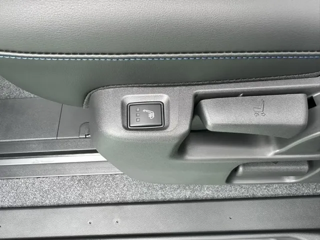 セレナ(ニッサン)eパワー オーテック アラウンドビューモニター 12.3ナビ登録済未使用車 12