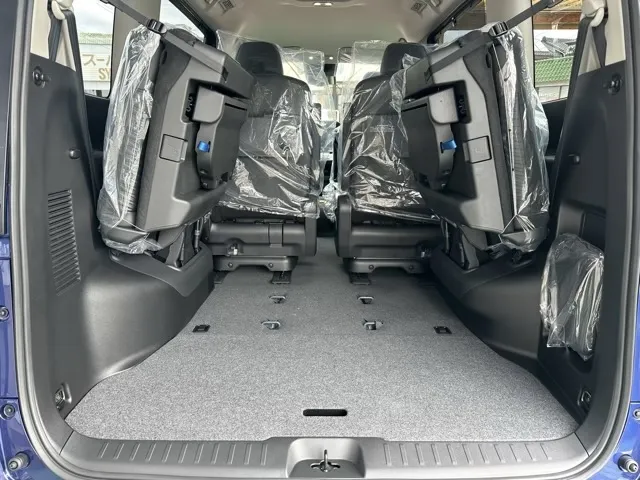 セレナ(ニッサン)eパワー オーテック アラウンドビューモニター 12.3ナビ登録済未使用車 15