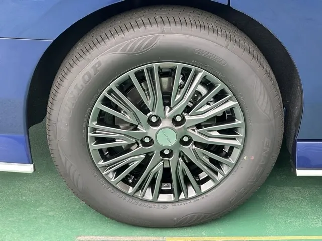 セレナ(ニッサン)eパワー オーテック アラウンドビューモニター 12.3ナビ登録済未使用車 17